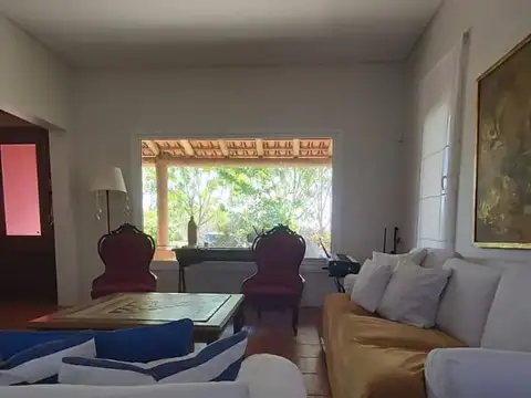 Casa 5 ambientes con 3 baños