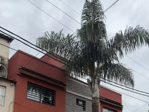 CASA EN VENTA 6 AMBIENTES CON COCHERA Y PILETA