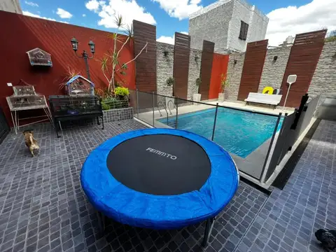 Casa 6 ambientes con 4 baños