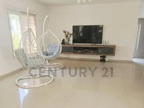 VENTA CASA 3 DORMITORIOS CON PILETA – VILLA MULUEN – PLOTTIER