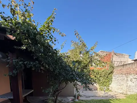 Casa en Alquiler con 1 cochera