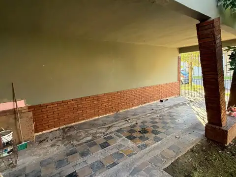 Casa en alquiler tres ambientes con cochera