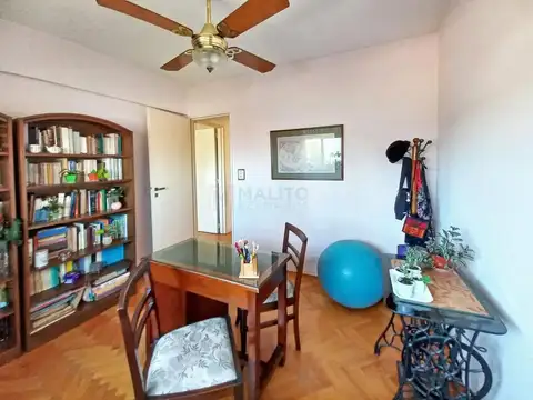 Venta Departamento 3 Ambientes. Muy buen Estado en el Barrio