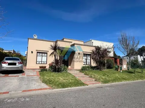 Venta casa de 4 amb, pileta, jardín, Barrio El Hornero, Pilar