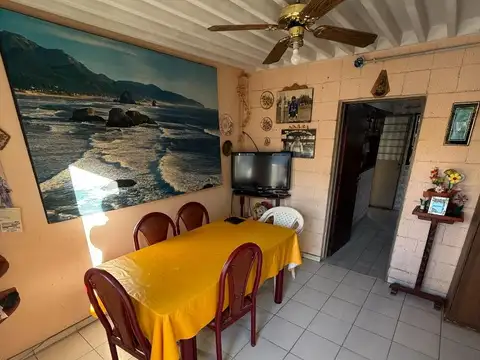 Casa 5 ambientes con 2 baños