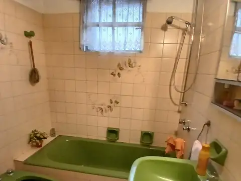 Casa en venta c/ cochera en Temperley