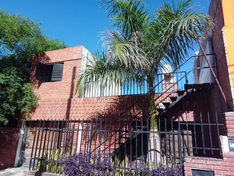 CASA A LA VENTA EN ALTO ALBERDI CON DOS DEPARTAMENTOS