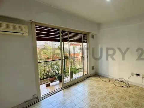 Escalada 100, Piso 1