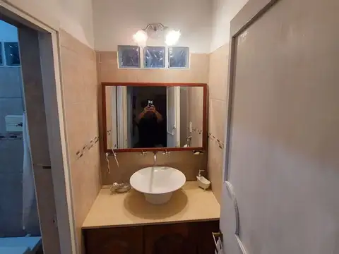 Casa 6 ambientes con 2 baños