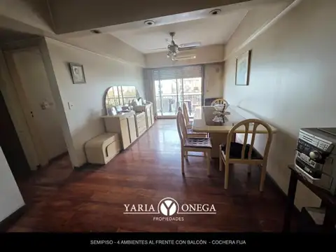 Semipiso al frente con balcón y cochera