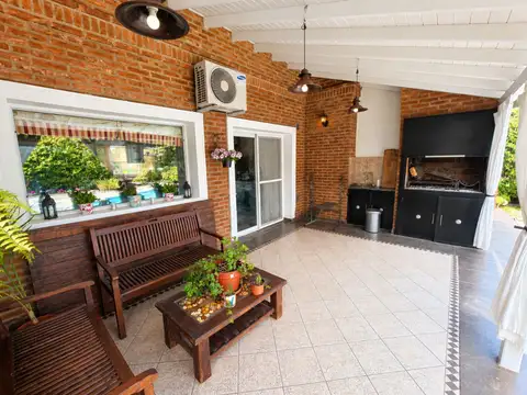 Casa 5 ambientes con 3 baños