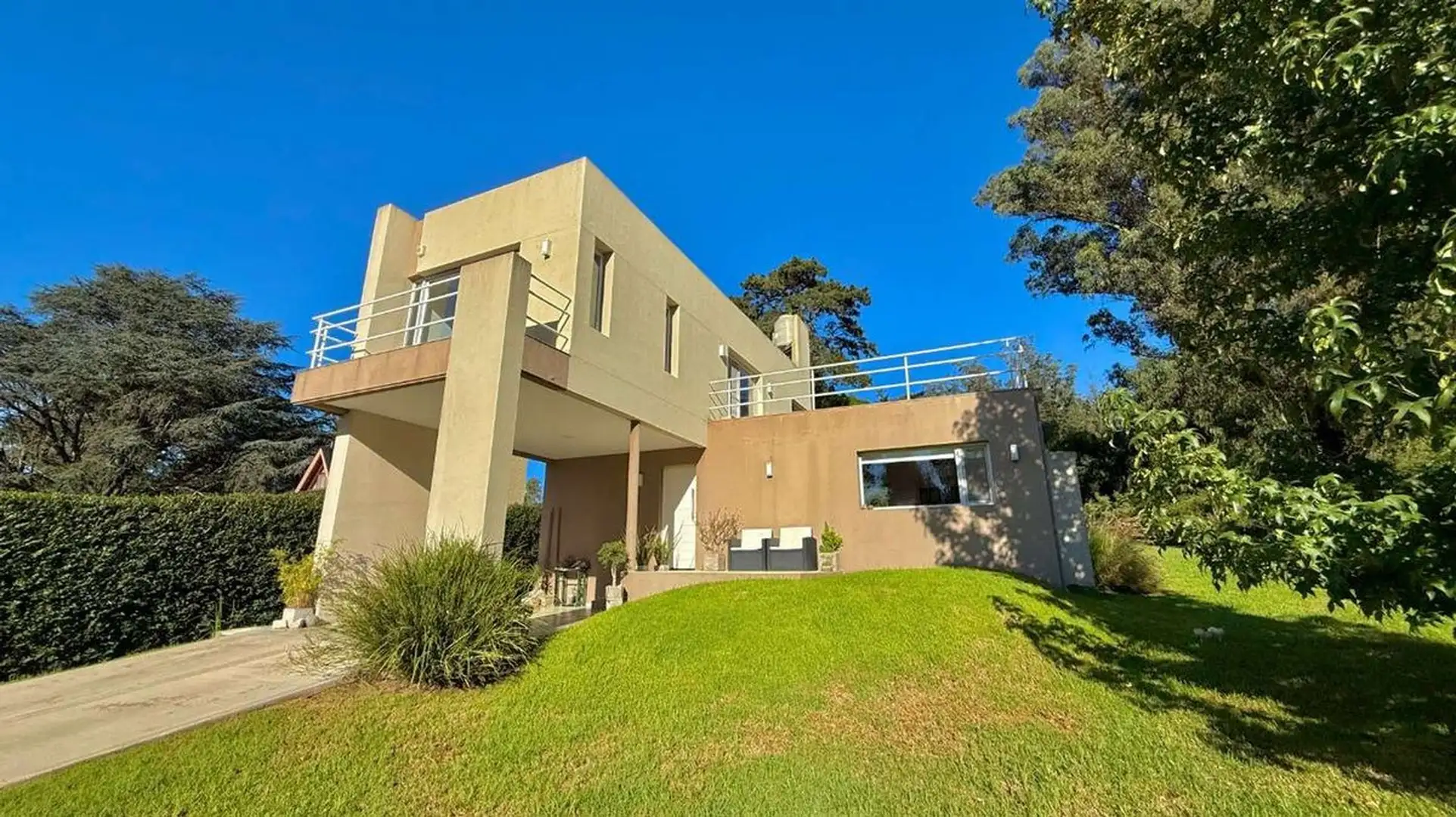 VENTA CASA 3 AMB CON PARQUE SIERRA DE LOS PADRES