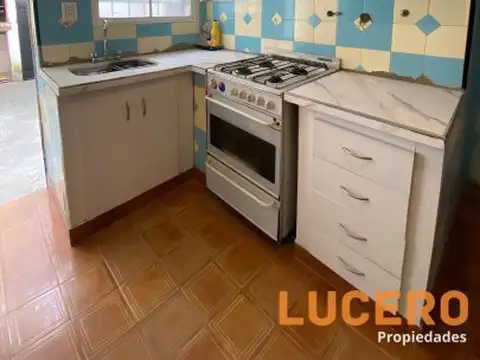 PH 3 ambientes con patio y cochera en Morón Sur