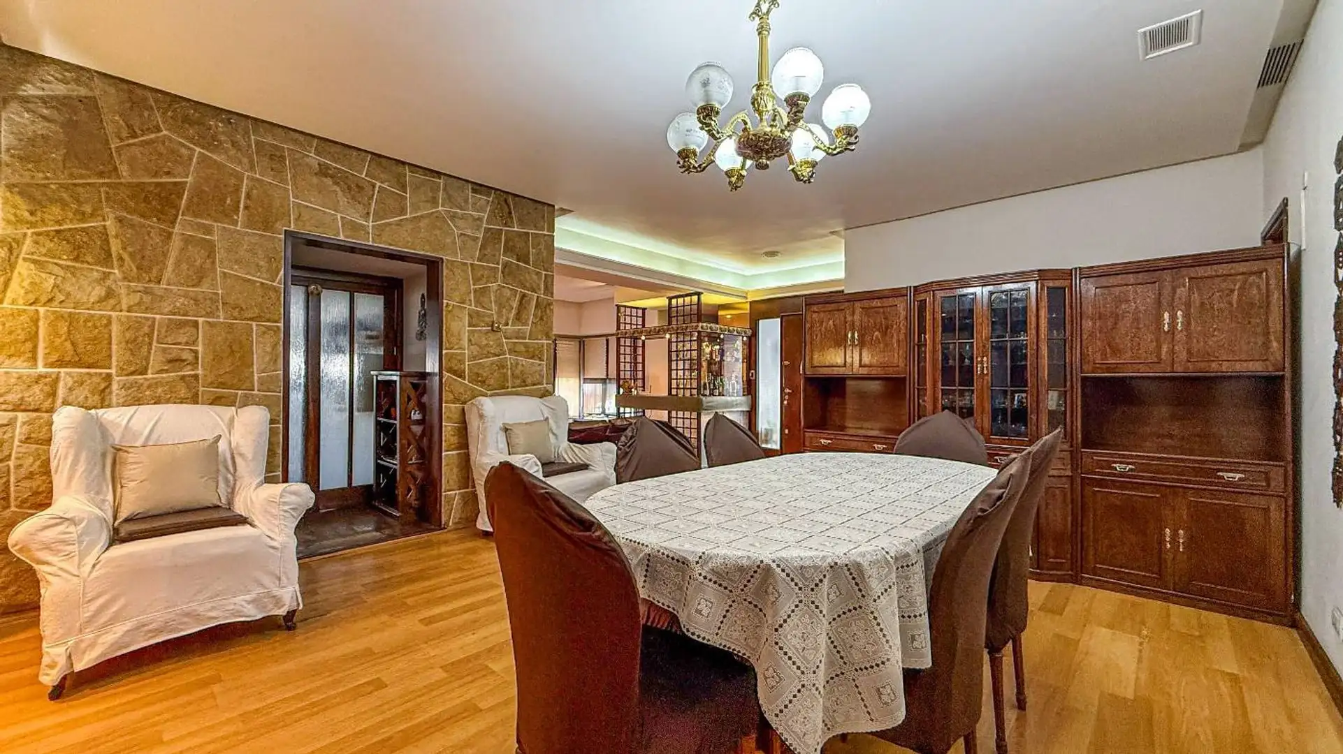 Venta Casa 6 ambientes Chauvin con cochera