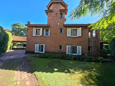 Casa en Venta con 2 cocheras