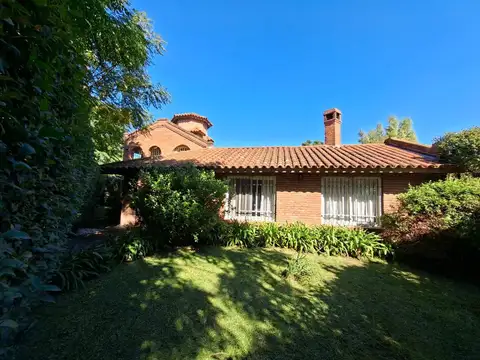 Casa 5 ambientes con 4 baños