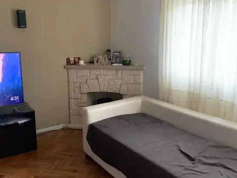 Casa 6 ambientes con 2 baños