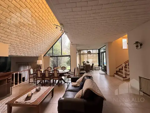 VENTA IMPORTANTE CASA EN CASTELAR NORTE