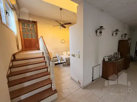 VENTA IMPORTANTE CASA EN CASTELAR NORTE
