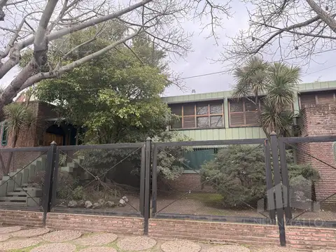 Casa 10 ambientes con 3 baños