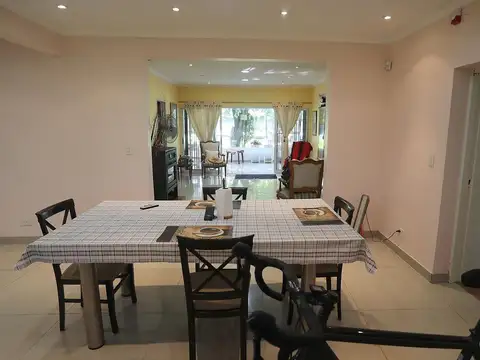 VENTA CASA4 AMB C/ PILETA EN GUERNICA