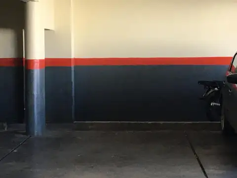 Cochera fija en Once. Excelente ubicación