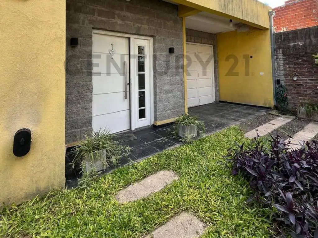 Lujan 100, Piso 0