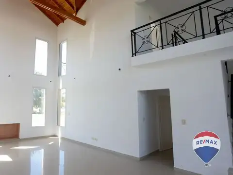 Casa 5 ambientes con 3 baños
