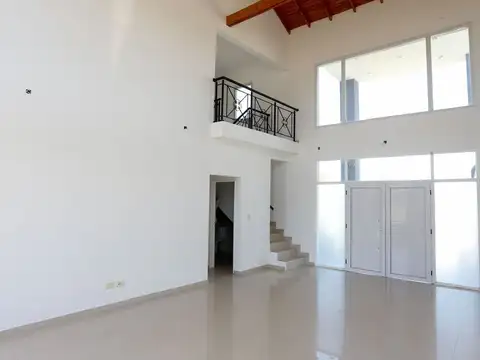 Casa en Alquiler en Fincas de San Vicente, USD 1.400