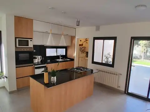 VENTA CASA 2 DORM VILLA CATALINA CAMPOS VERDES