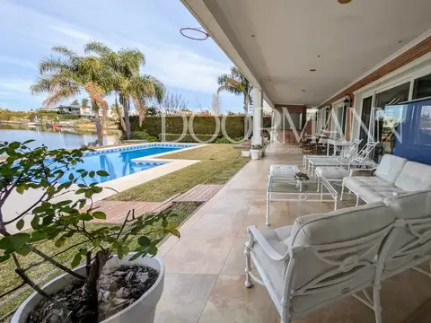 Casa en venta a la laguna Barrio Privado Los Alisos | Nordelta 5 habitaciones pileta muelle privado