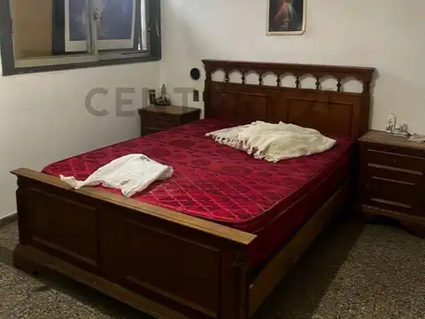 Casa 9 ambientes con 2 baños