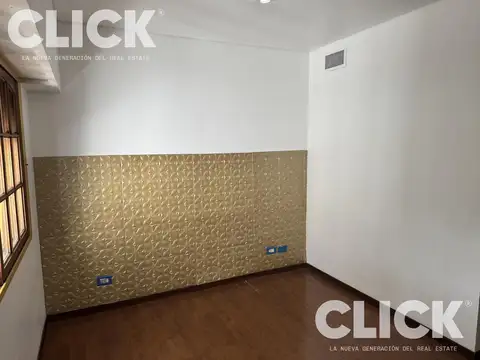 Alquiler- Casa en duplex de 3 pisos con patio y cochera - Saavedra
