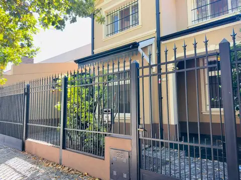 CASA 3 DORMITORIOS 2 BAÑOS EXCELENTE ZONA