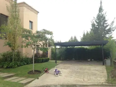 Casa en Alquiler de 3 dormitorios