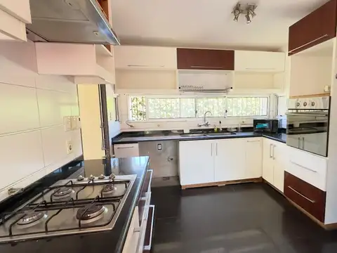 Casa en Venta con 7 cocheras