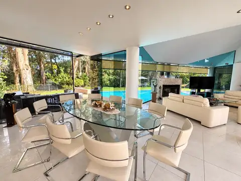 Casa en Venta con 6 cocheras