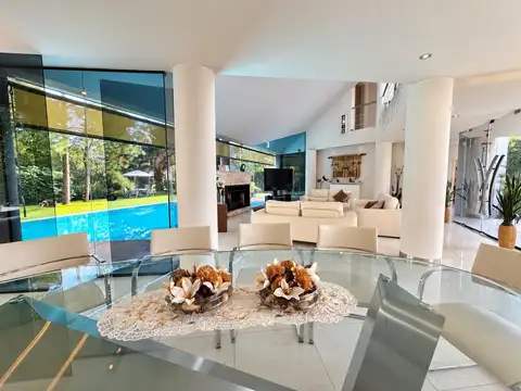 CASA EN VENTA EN CAMPOS DE ÁLVAREZ 6 AMBIENTES