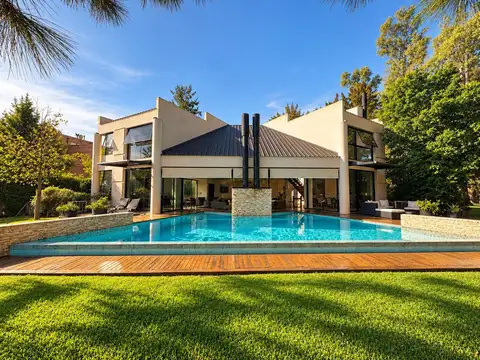 CASA EN VENTA EN CAMPOS DE ÁLVAREZ 6 AMBIENTES