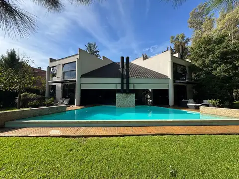 CASA EN VENTA EN CAMPOS DE ALVAREZ - 5 DORMITORIOS