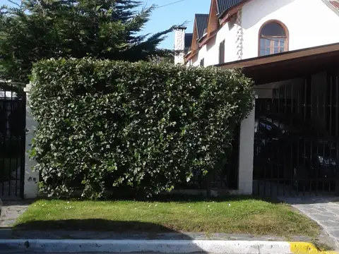 Casa en Alquiler con 1 cochera