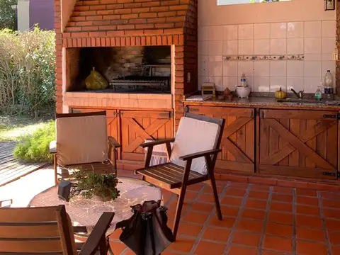 Quinta en Venta en Barrio El Cazador, USD 215.000