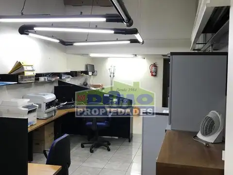 Oficina 15 ambientes con 6 baños