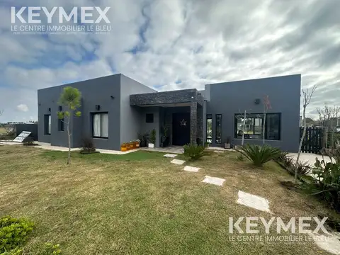 Casa 5 Ambientes, Uribelarrea. Piscina, Galería c/Parrilla y gran parque