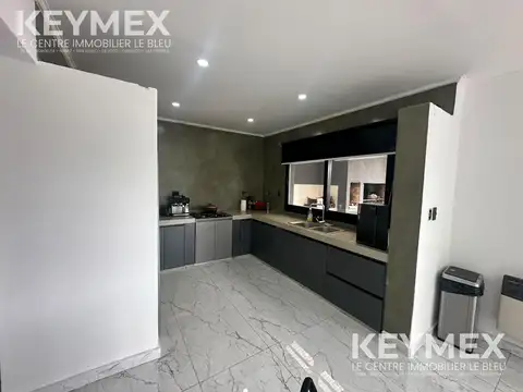 Casa 5 Ambientes, Uribelarrea. Piscina, Galería c/Parrilla y gran parque