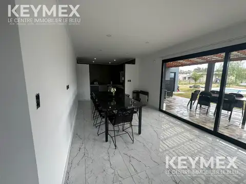 Casa en Venta con 1 cochera