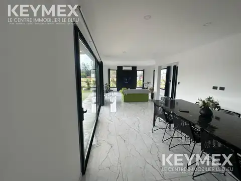 Casa 5 ambientes con 4 baños