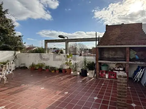 CASA EN PH DE 3 DORMITORIOS Y PATIO EN VENTA; RINGUELET