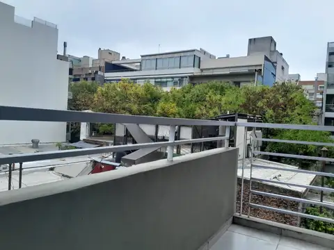 Monoambiente con balcón y amenities