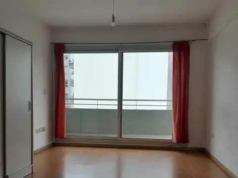 Monoambiente con balcón y amenities